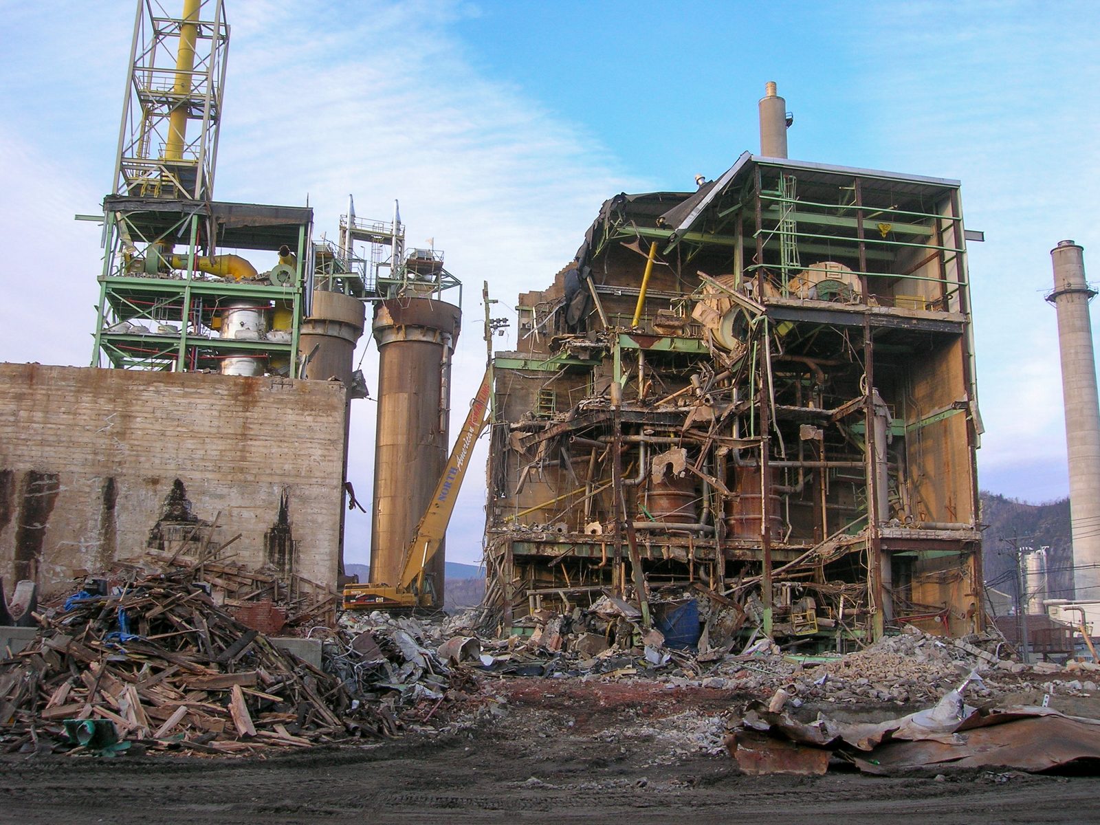 Demolition of mill structures at the former Fraser pulp mill in Berlin, New Hampshire