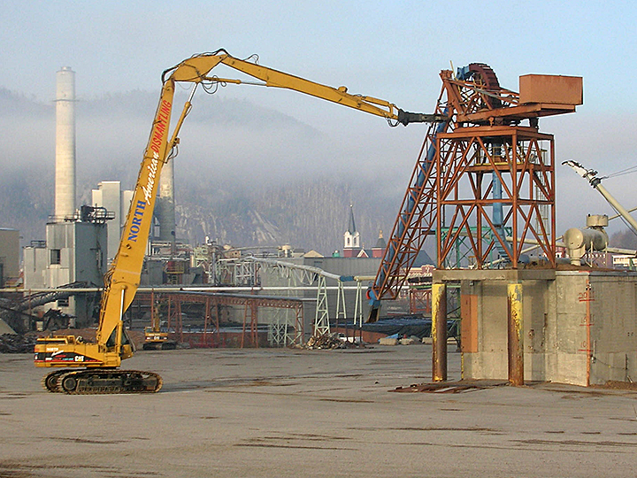 Controlled demolition of industrial structure